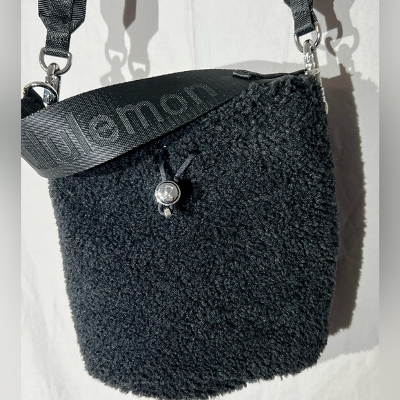 Lululemon Crossbody Fleece Bucket Bag - Picture 2 of 6